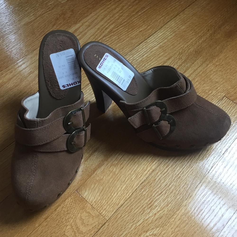 NWT Dana Buchman Beige Clogs/Mules